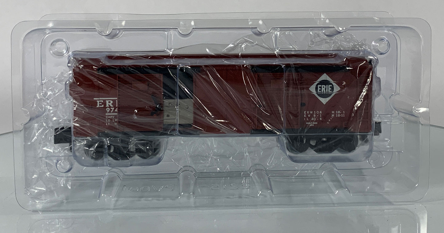 AMERICAN FLYER • S GAUGE • 2005 Loading Platform 6-49824 Erie Operating Boxcar 6-49036 • EX COND