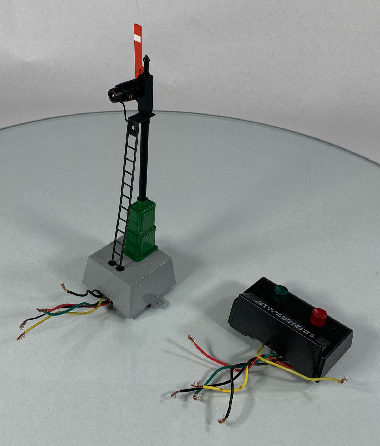 AMERICAN FLYER • S GAUGE • 2007 Operating #588 Semaphore Block Signal 6-49835 • EX COND