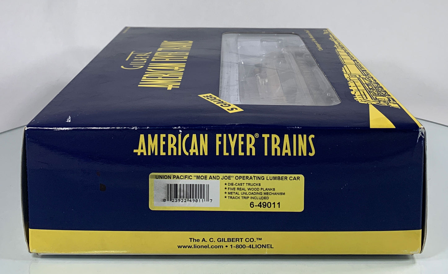 AMERICAN FLYER • S GAUGE • 2003 Union Pacific Moe & Joe Operating Lumber Car 6-49011 • EX COND