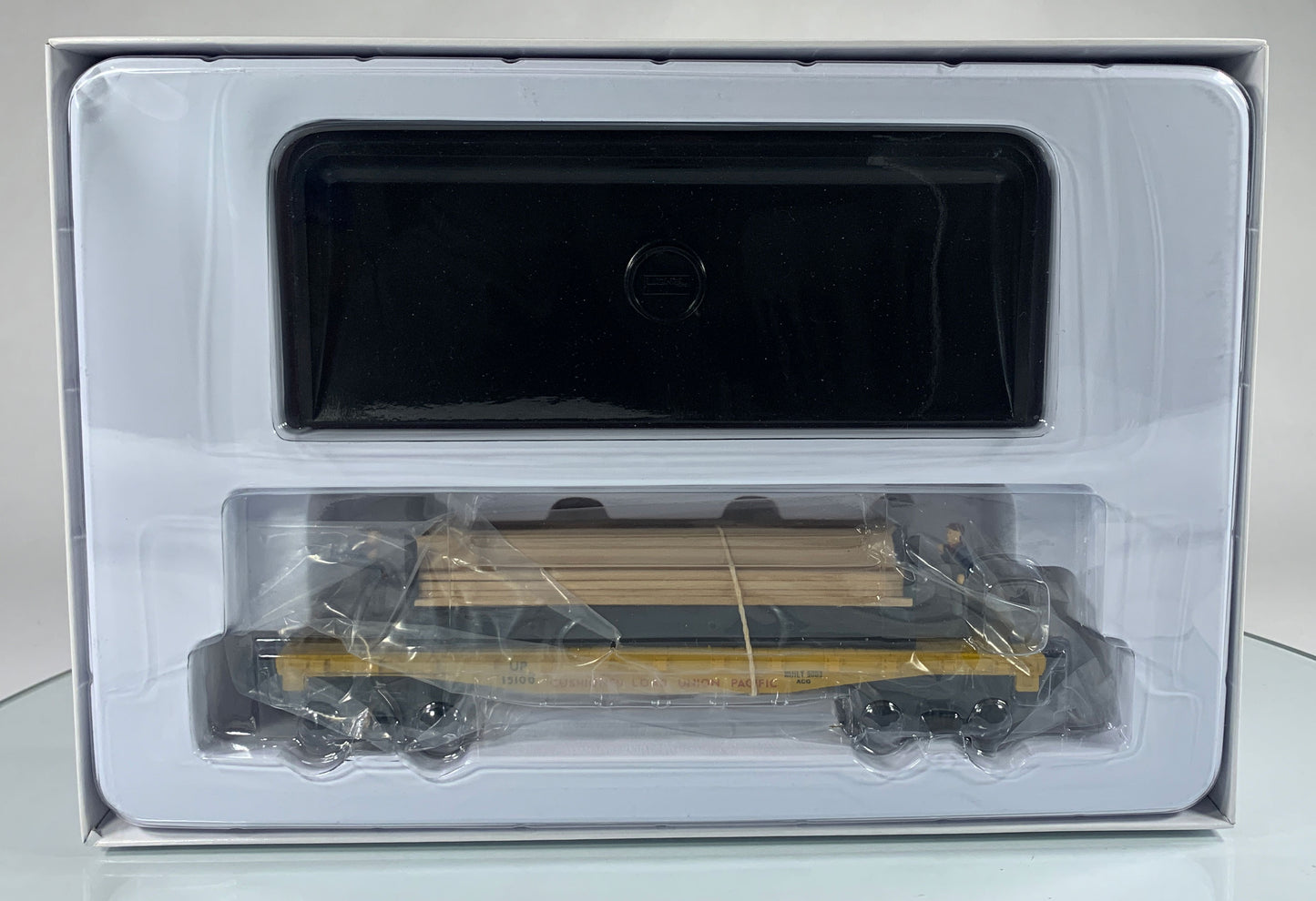 AMERICAN FLYER • S GAUGE • 2003 Union Pacific Moe & Joe Operating Lumber Car 6-49011 • EX COND