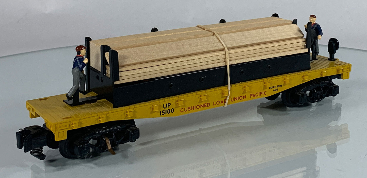 AMERICAN FLYER • S GAUGE • 2003 Union Pacific Moe & Joe Operating Lumber Car 6-49011 • EX COND
