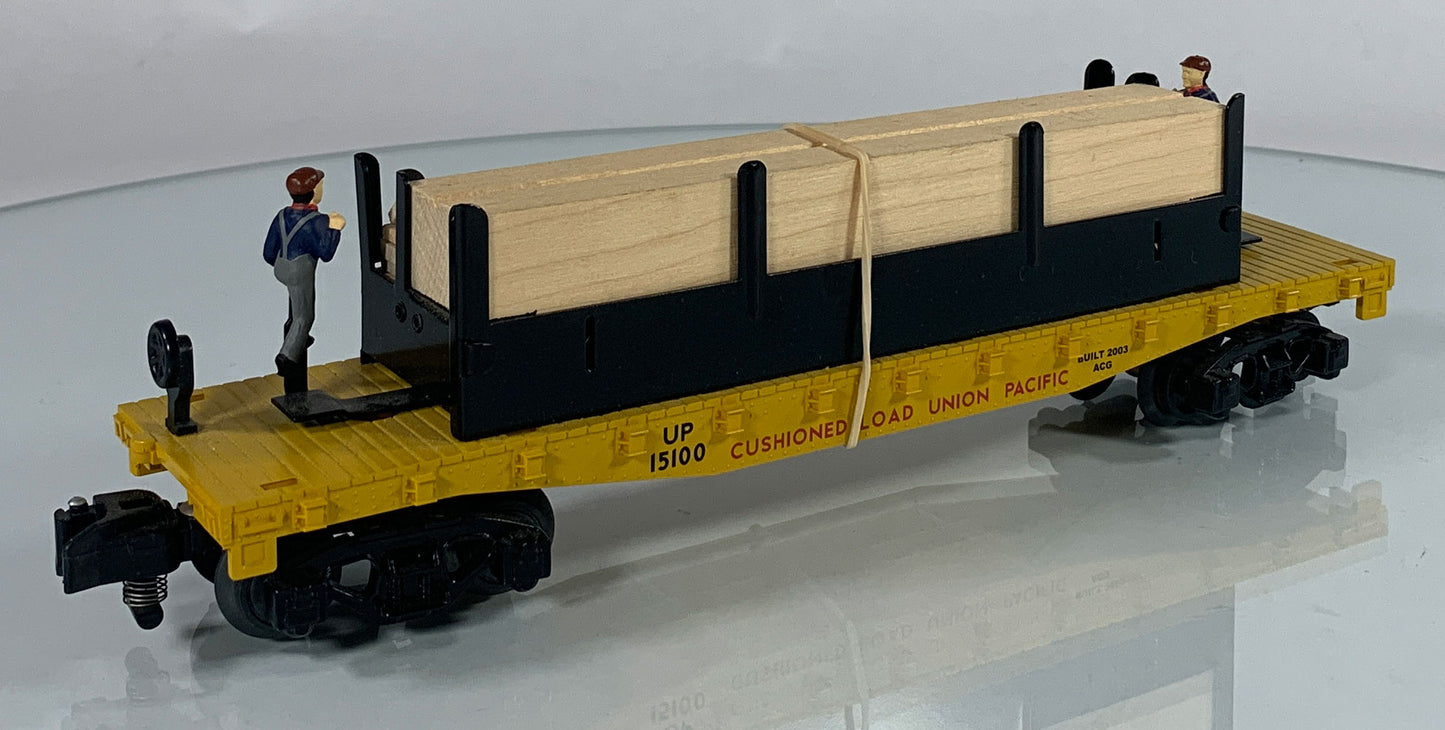 AMERICAN FLYER • S GAUGE • 2003 Union Pacific Moe & Joe Operating Lumber Car 6-49011 • EX COND