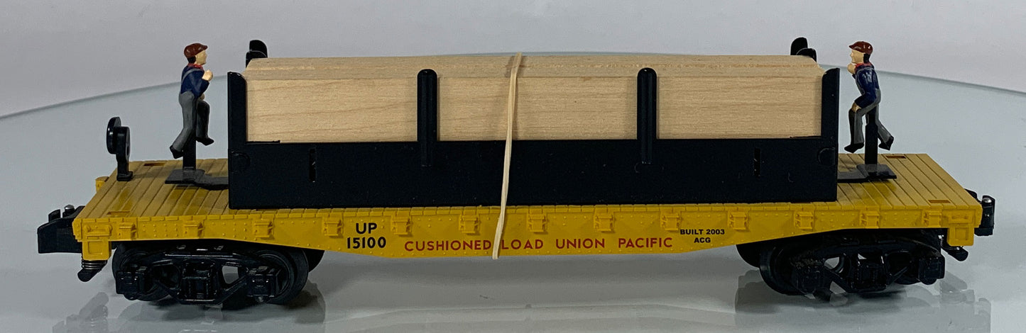 AMERICAN FLYER • S GAUGE • 2003 Union Pacific Moe & Joe Operating Lumber Car 6-49011 • EX COND