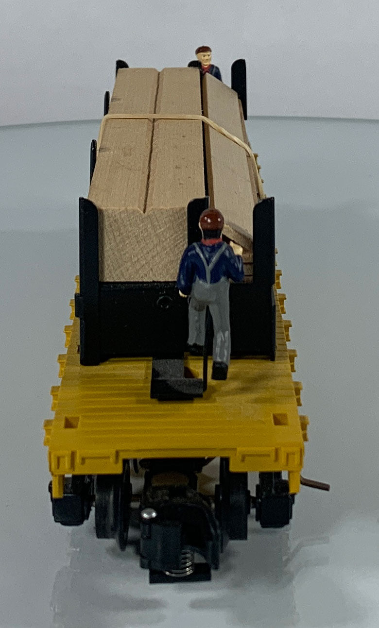 AMERICAN FLYER • S GAUGE • 2003 Union Pacific Moe & Joe Operating Lumber Car 6-49011 • EX COND
