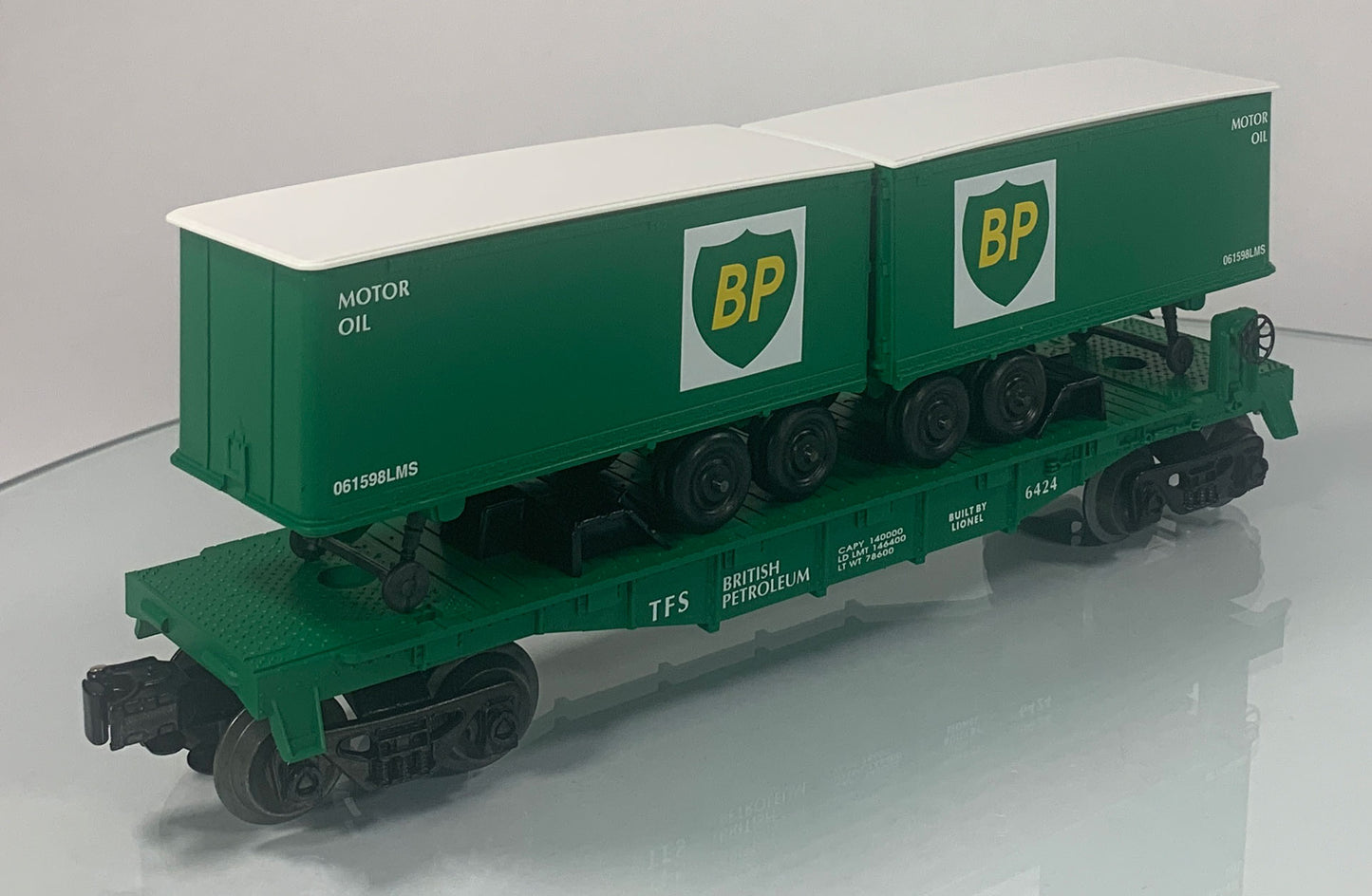LIONEL • O GAUGE • 2001 BP Flatcar w/2 Piggyback Trailers 6-26001 • NEW OLD STOCK