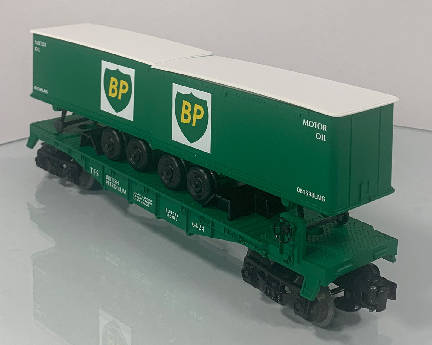 LIONEL • O GAUGE • 2001 BP Flatcar w/2 Piggyback Trailers 6-26001 • NEW OLD STOCK