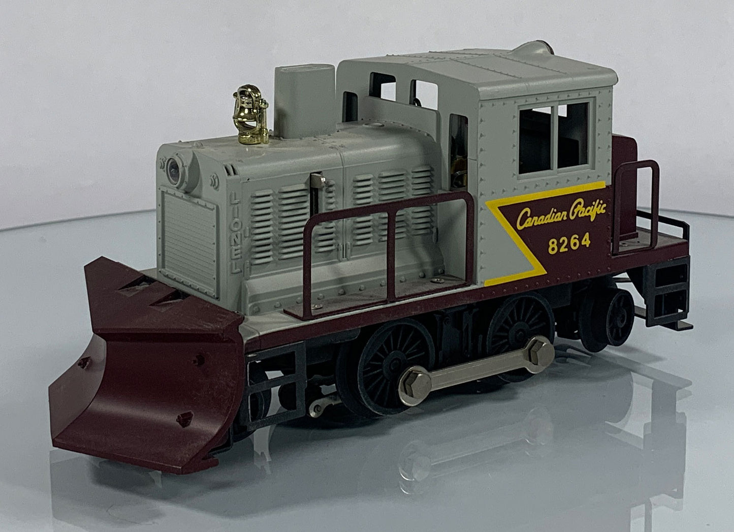 LIONEL • O GAUGE • 1982 Canadian Pacific Snow Plow Motorized 6-8264 • EX COND
