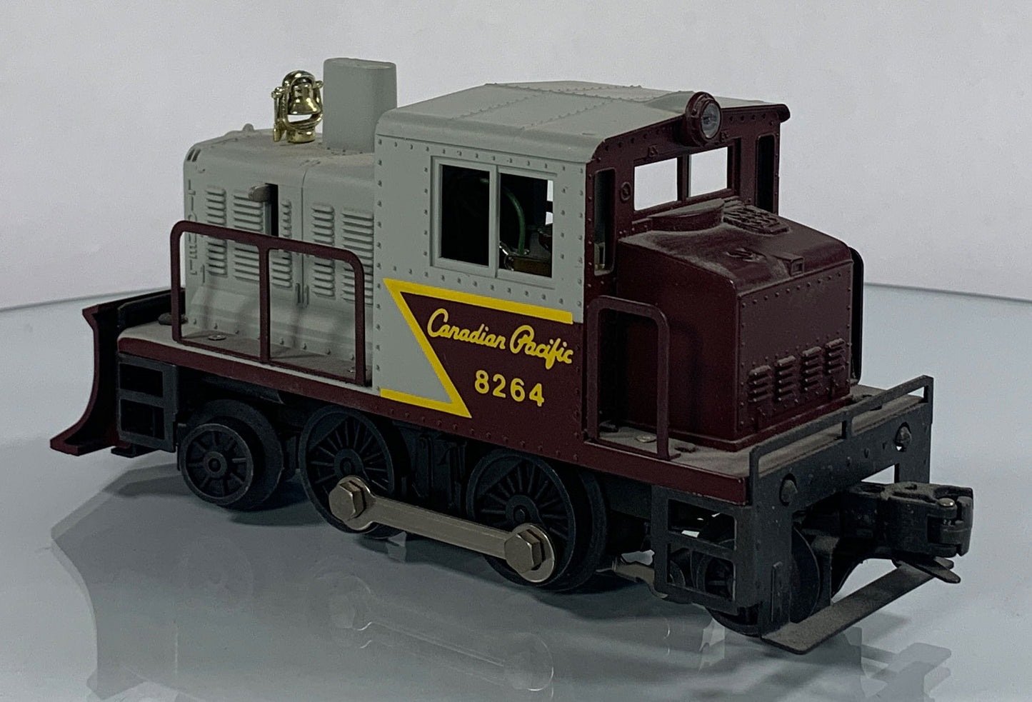LIONEL • O GAUGE • 1982 Canadian Pacific Snow Plow Motorized 6-8264 • EX COND