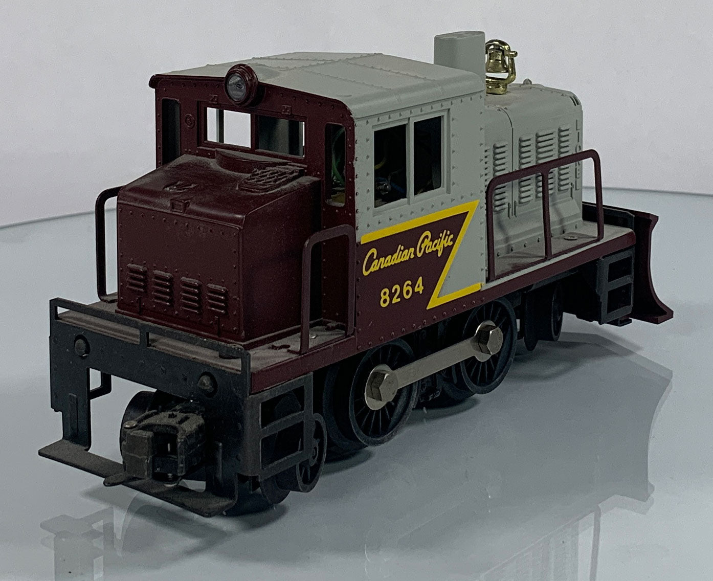 LIONEL • O GAUGE • 1982 Canadian Pacific Snow Plow Motorized 6-8264 • EX COND