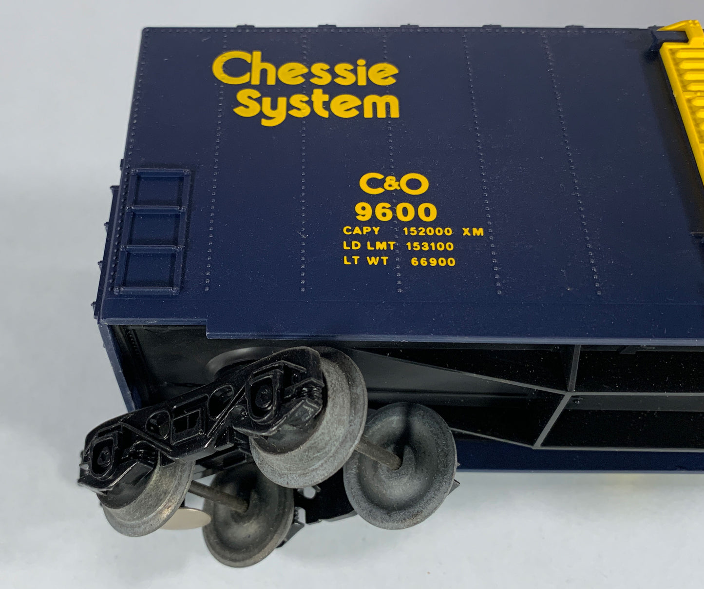 LIONEL • O GAUGE • 1976 Chessie System Hi-Cube Boxcar 6-9600 • EX COND • NOS