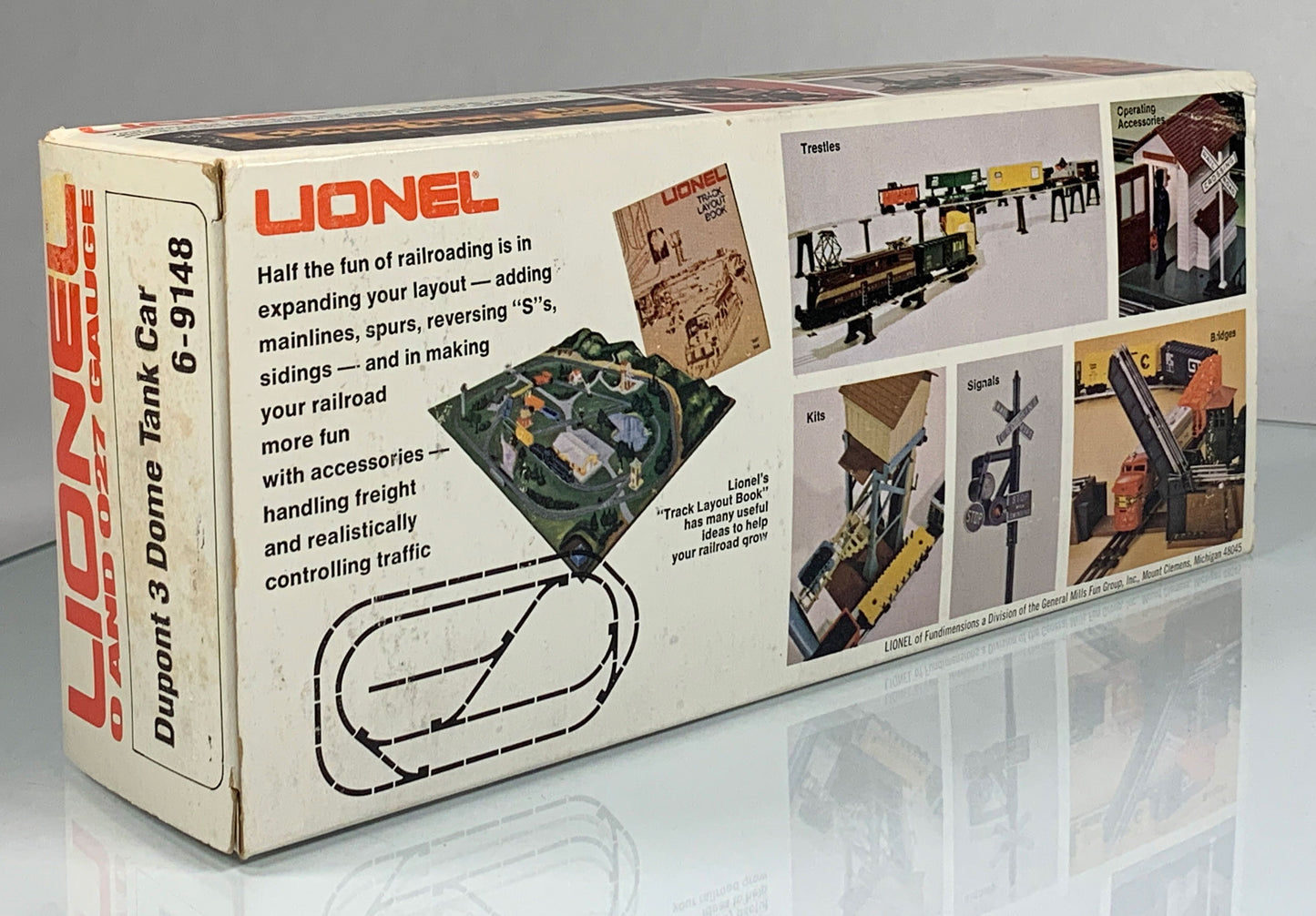 LIONEL • O GAUGE • 1976 Dupont Three Dome Tank Car 6-9148 • EX COND