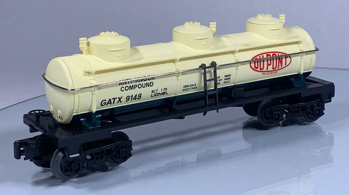 LIONEL • O GAUGE • 1976 Dupont Three Dome Tank Car 6-9148 • EX COND