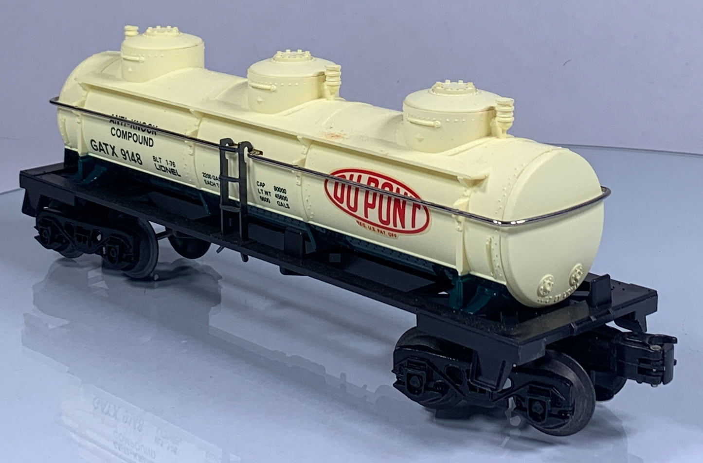 LIONEL • O GAUGE • 1976 Dupont Three Dome Tank Car 6-9148 • EX COND