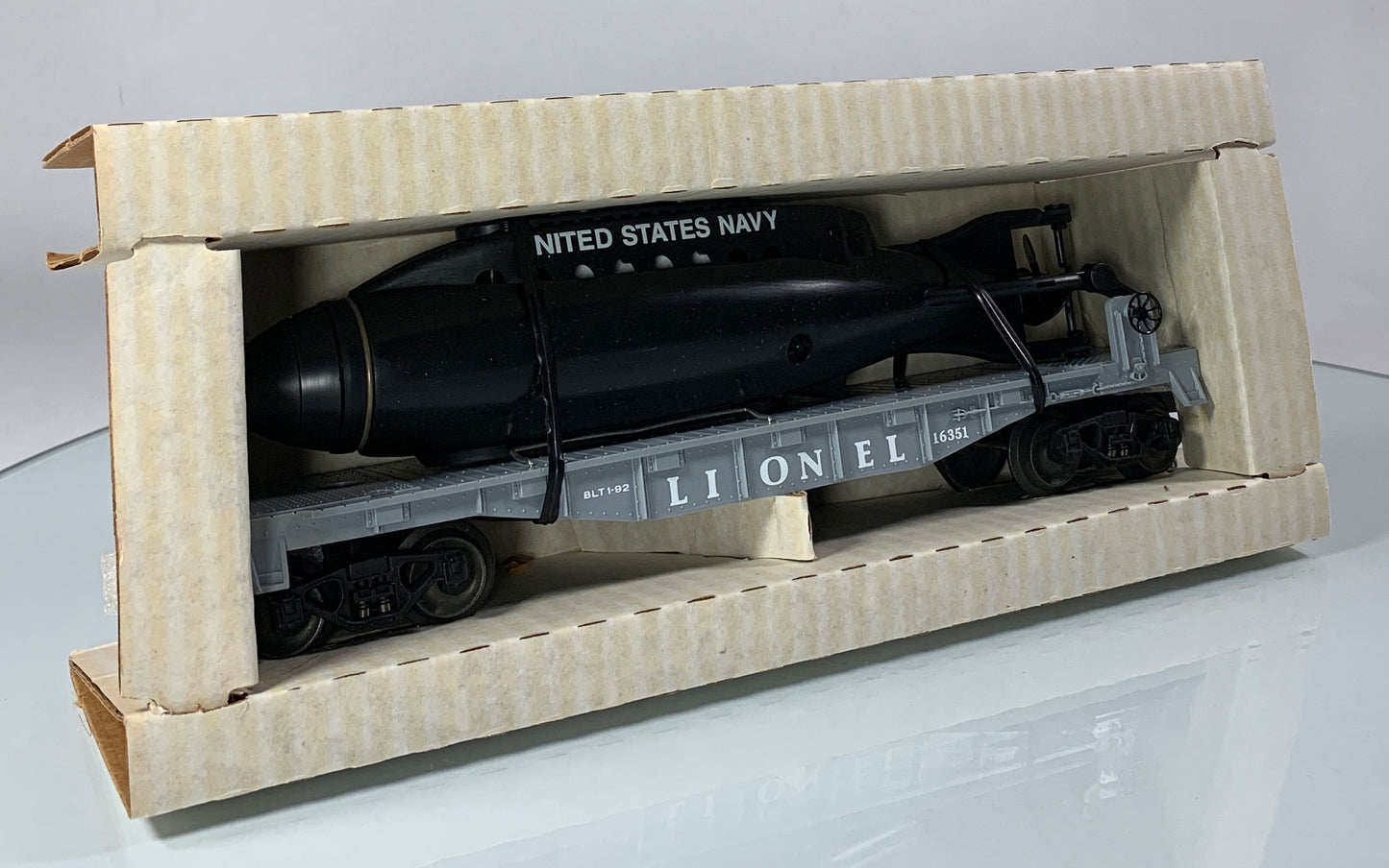 LIONEL • O GAUGE • 1992 Flatcar w United States Navy Submarine Car 6-16351 • NEW OLD STOCK