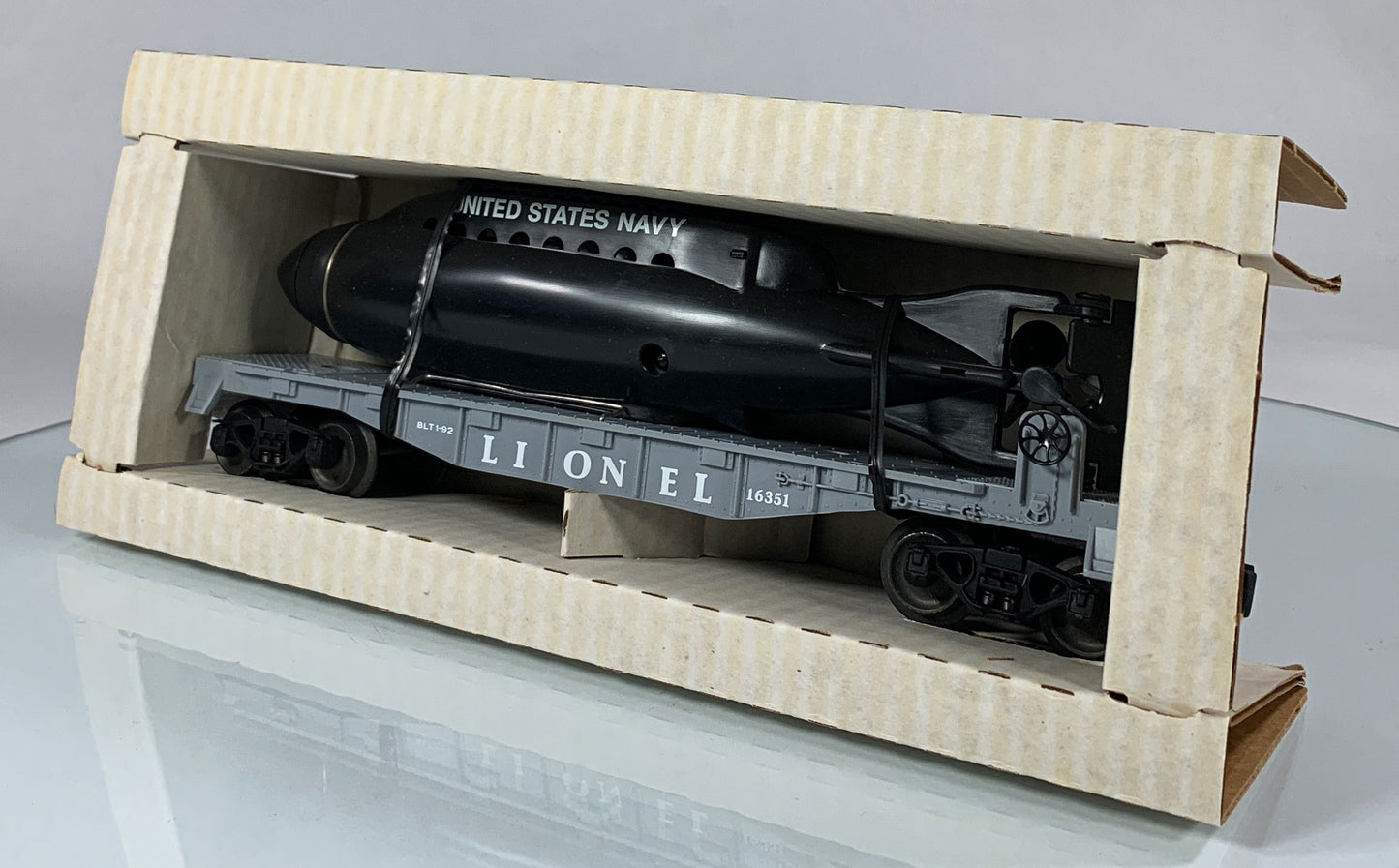 LIONEL • O GAUGE • 1992 Flatcar w United States Navy Submarine Car 6-16351 • NEW OLD STOCK