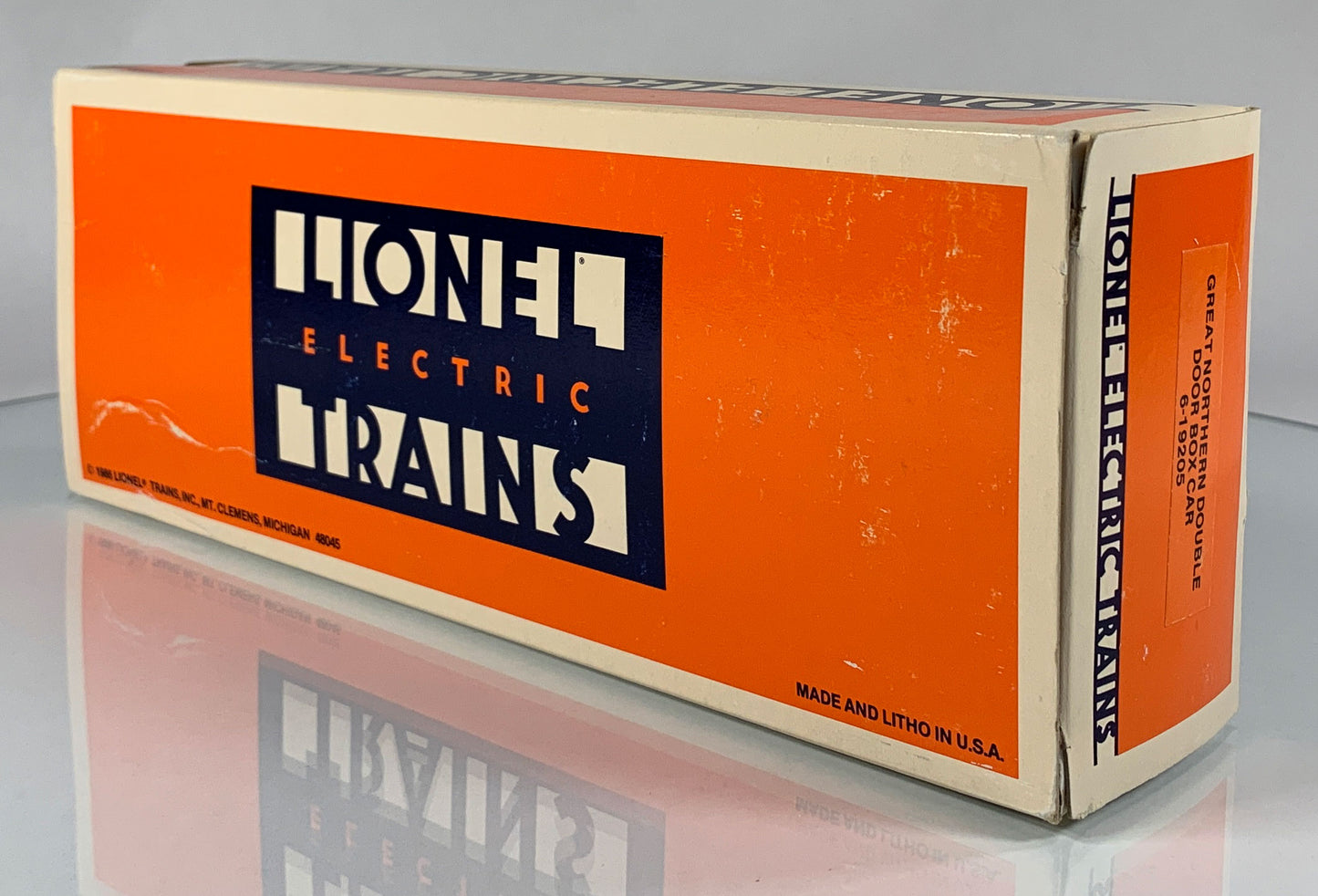 LIONEL • O GAUGE • 1988 Great Northern Double Door Boxcar 6-19205 • EX COND