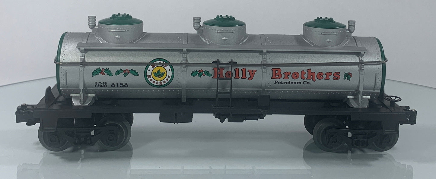 LIONEL • O GAUGE • 1998 Department 56 Holly Brothers Petroleum 3 Dome Tank Car 6-52157 • NEW OLD STOCK