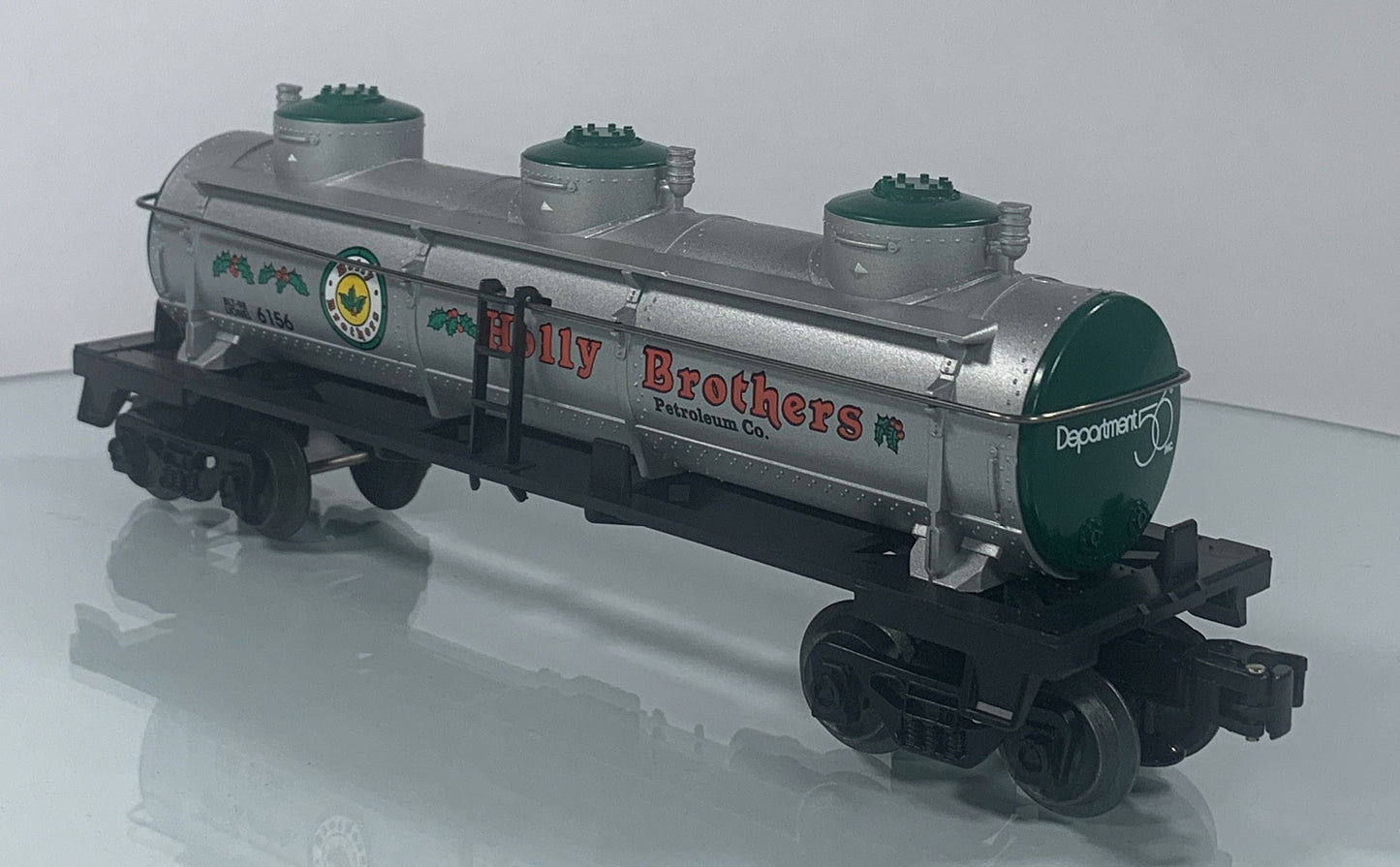 LIONEL • O GAUGE • 1998 Department 56 Holly Brothers Petroleum 3 Dome Tank Car 6-52157 • NEW OLD STOCK