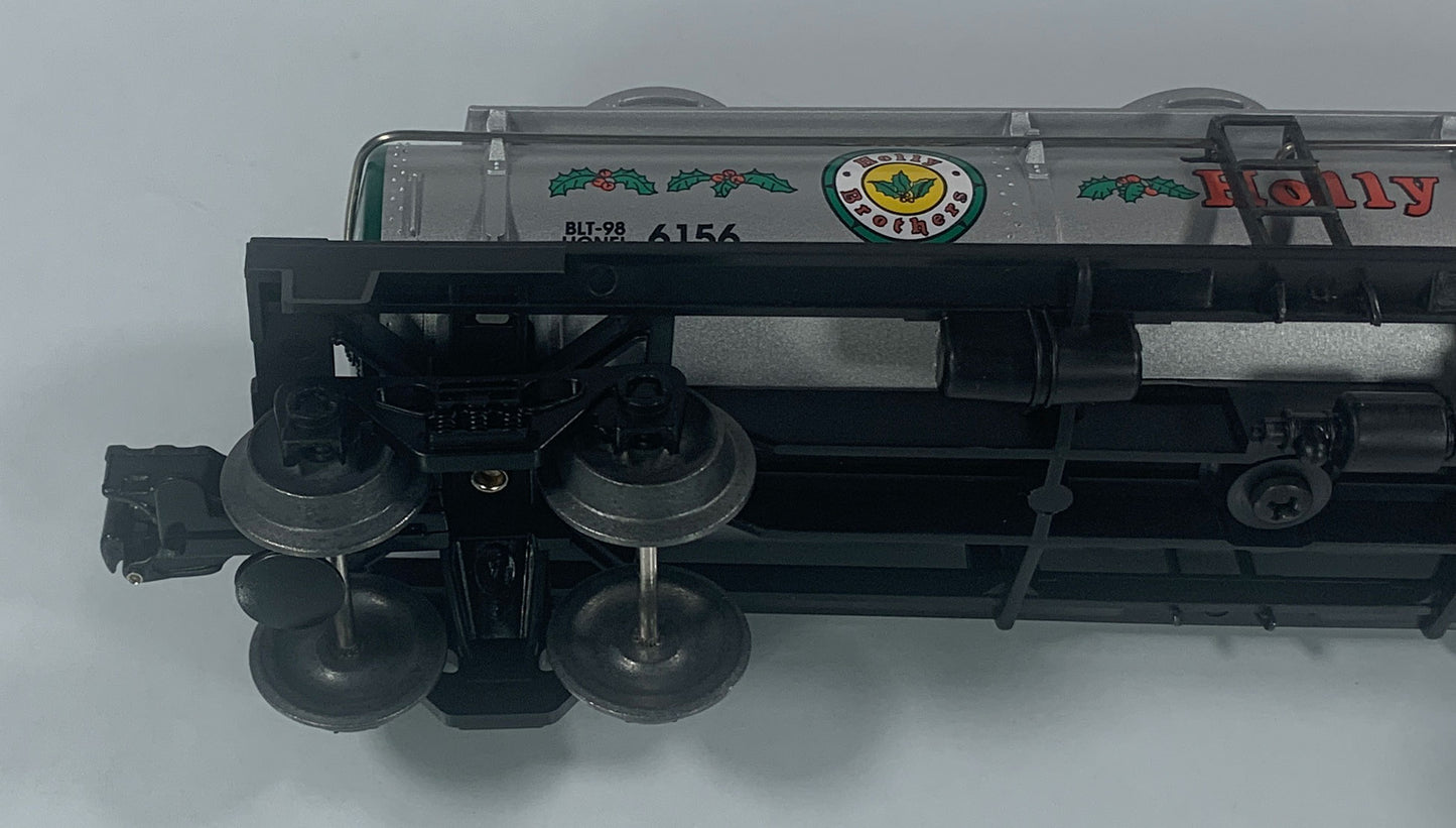 LIONEL • O GAUGE • 1998 Department 56 Holly Brothers Petroleum 3 Dome Tank Car 6-52157 • NEW OLD STOCK