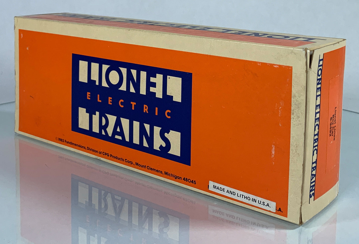 LIONEL • O GAUGE • 1986 Lionel Lines New Tradition Boxcar 6-9492 • NEW OLD STOCK