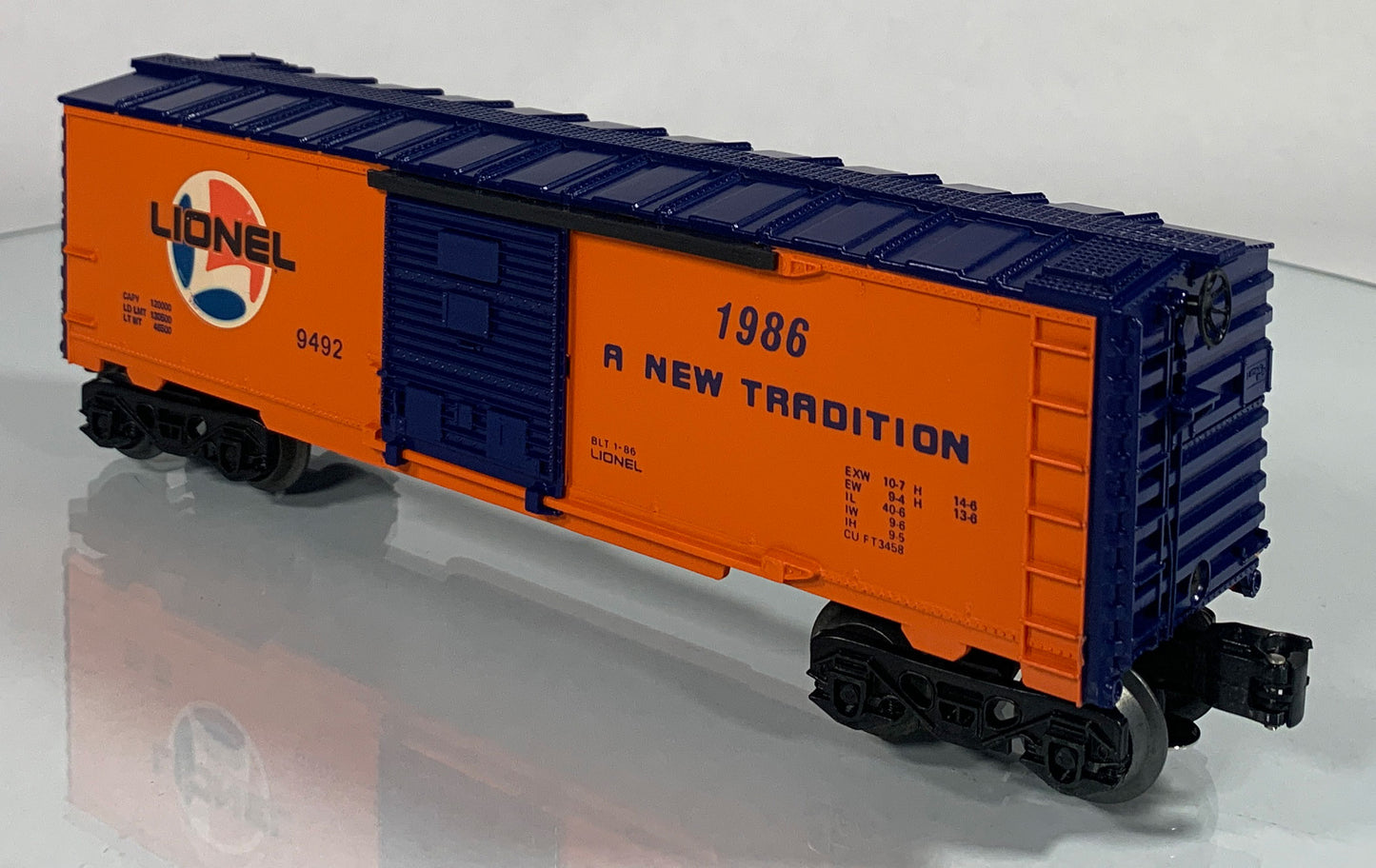 LIONEL • O GAUGE • 1986 Lionel Lines New Tradition Boxcar 6-9492 • NEW OLD STOCK