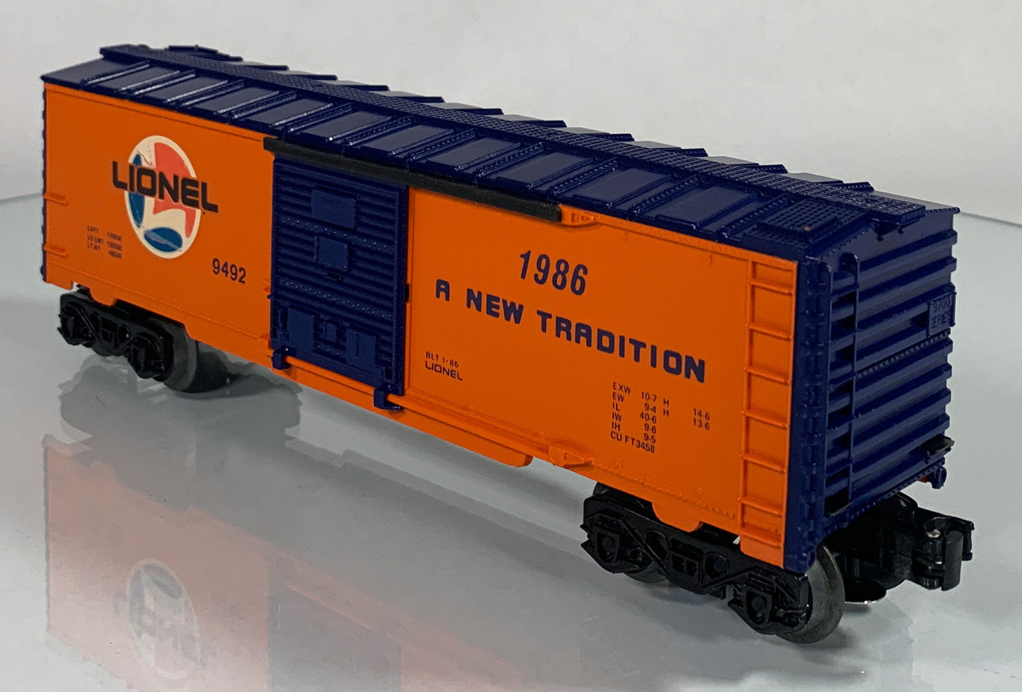 LIONEL • O GAUGE • 1986 Lionel Lines New Tradition Boxcar 6-9492 • NEW OLD STOCK