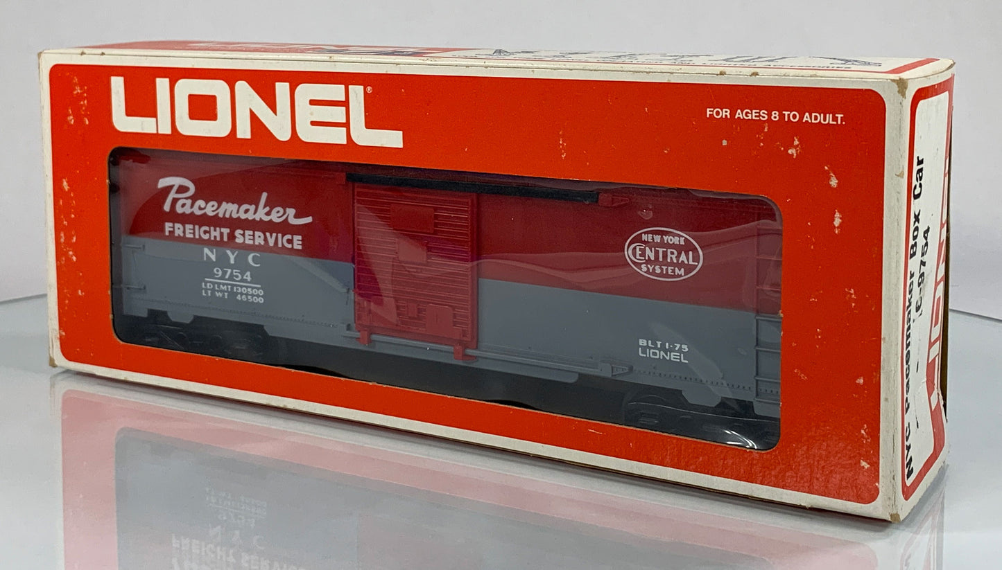 LIONEL • O GAUGE • 1975 NYC Pacemaker Boxcar 6-9754 • EX COND