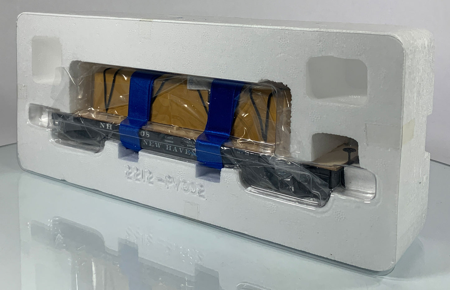 LIONEL • O GAUGE • 2007 New Haven 40’ Flatcar w Covered Load 6-27542 • NEW OLD STOCK