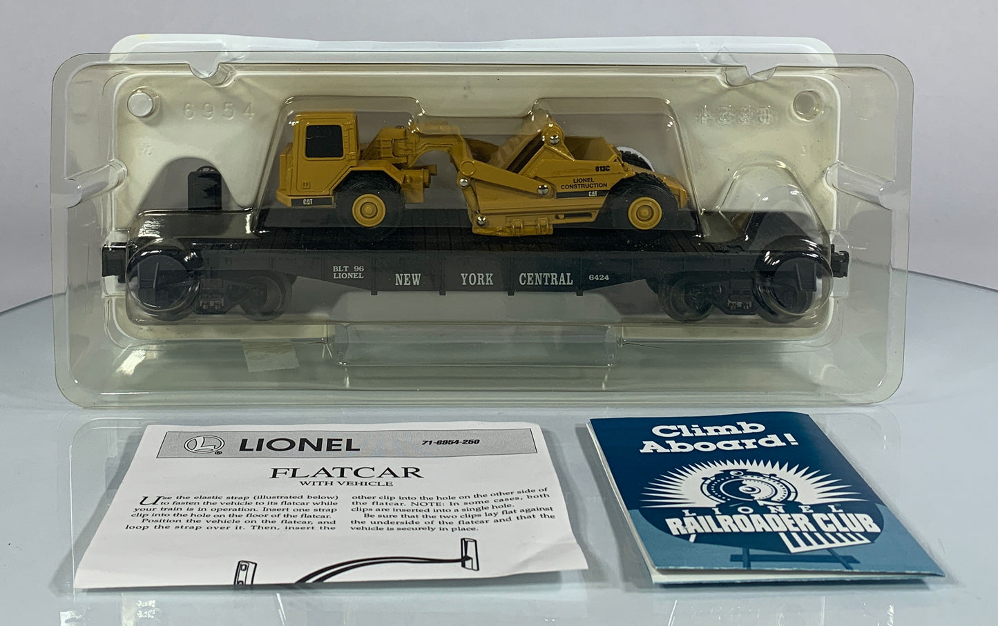 LIONEL • O GAUGE • 1996 New York Central Flatcar w Ertl Scraper *FUSED* 6-16954 • NEW OLD STOCK