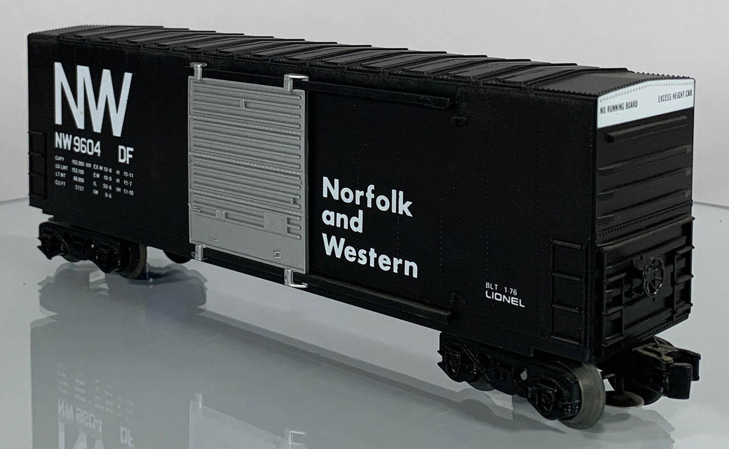 LIONEL • O GAUGE • 1976 Norfolk and Western Hi-Cube Boxcar 6-9604 • EX COND • LNOS