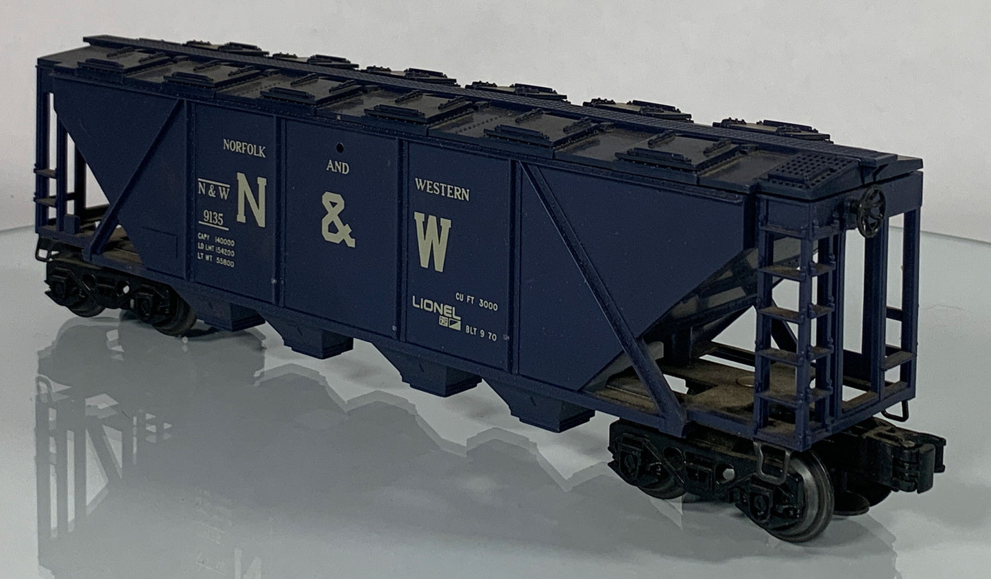 LIONEL • O GAUGE • 1970 Norfolk & Western Covered Hopper 6-9135 • GREAT COND