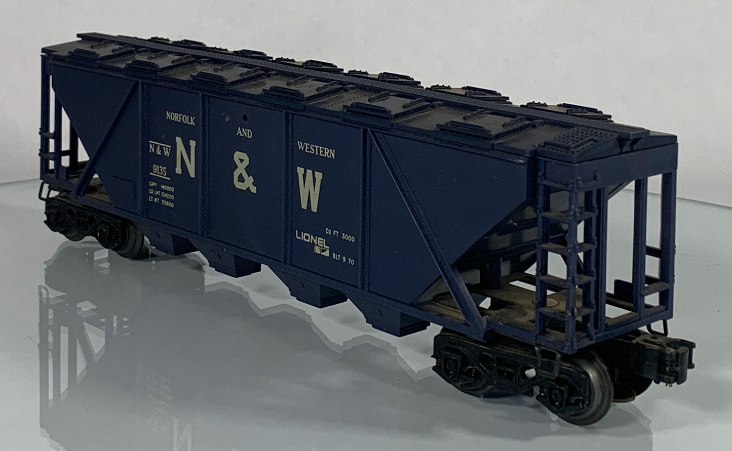 LIONEL • O GAUGE • 1970 Norfolk & Western Covered Hopper 6-9135 • GREAT COND