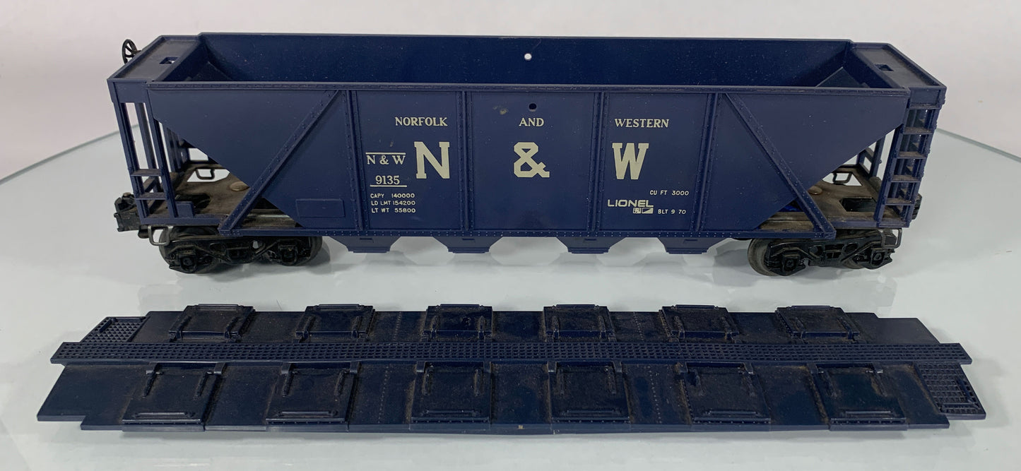 LIONEL • O GAUGE • 1970 Norfolk & Western Covered Hopper 6-9135 • GREAT COND