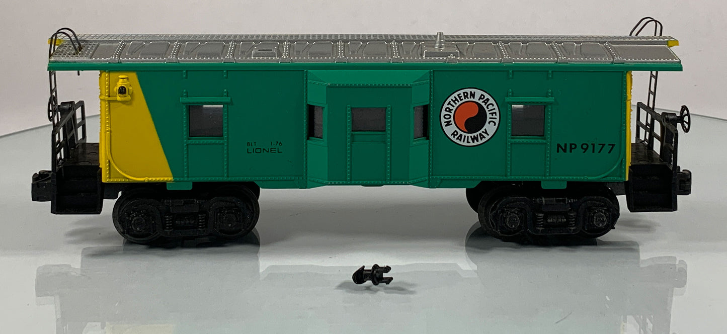 LIONEL • O GAUGE • 1976 Northern Pacific Bay Window Caboose 6-9177 • EX COND