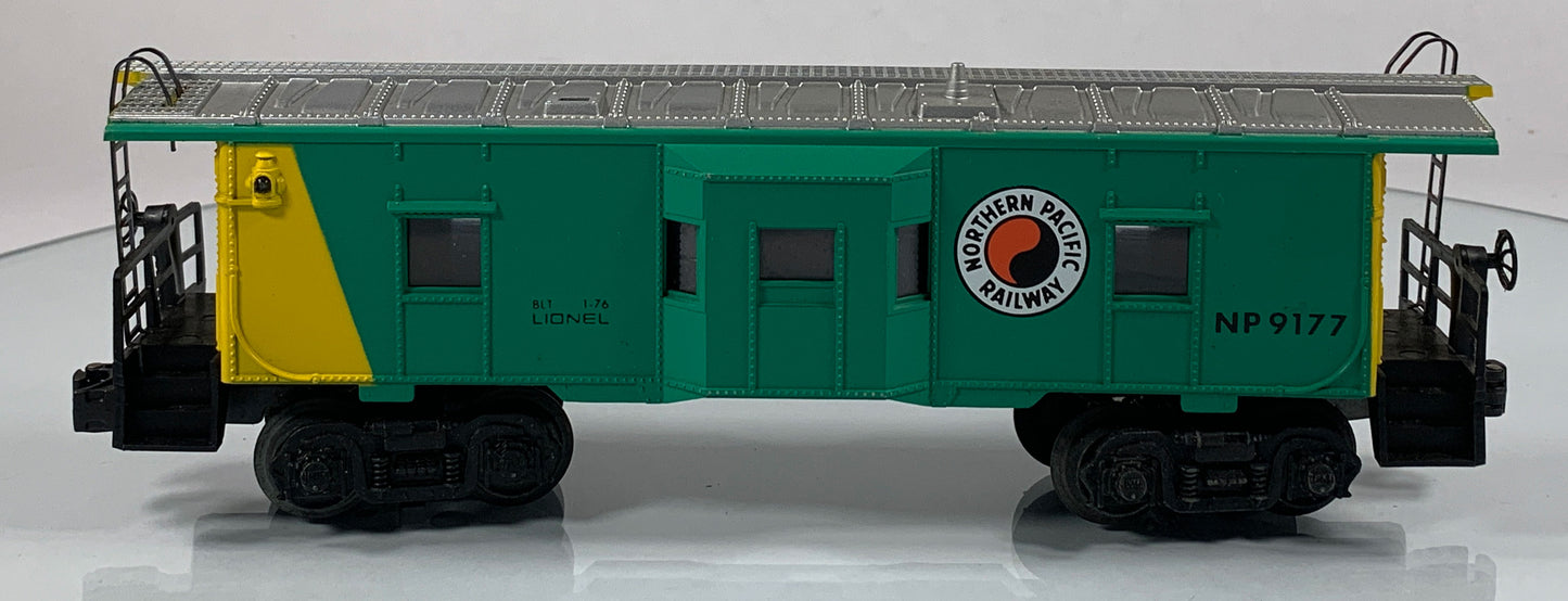 LIONEL • O GAUGE • 1976 Northern Pacific Bay Window Caboose 6-9177 • EX COND