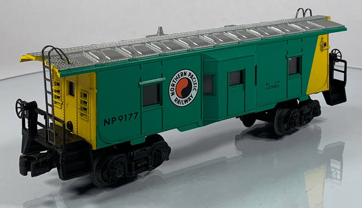 LIONEL • O GAUGE • 1976 Northern Pacific Bay Window Caboose 6-9177 • EX COND