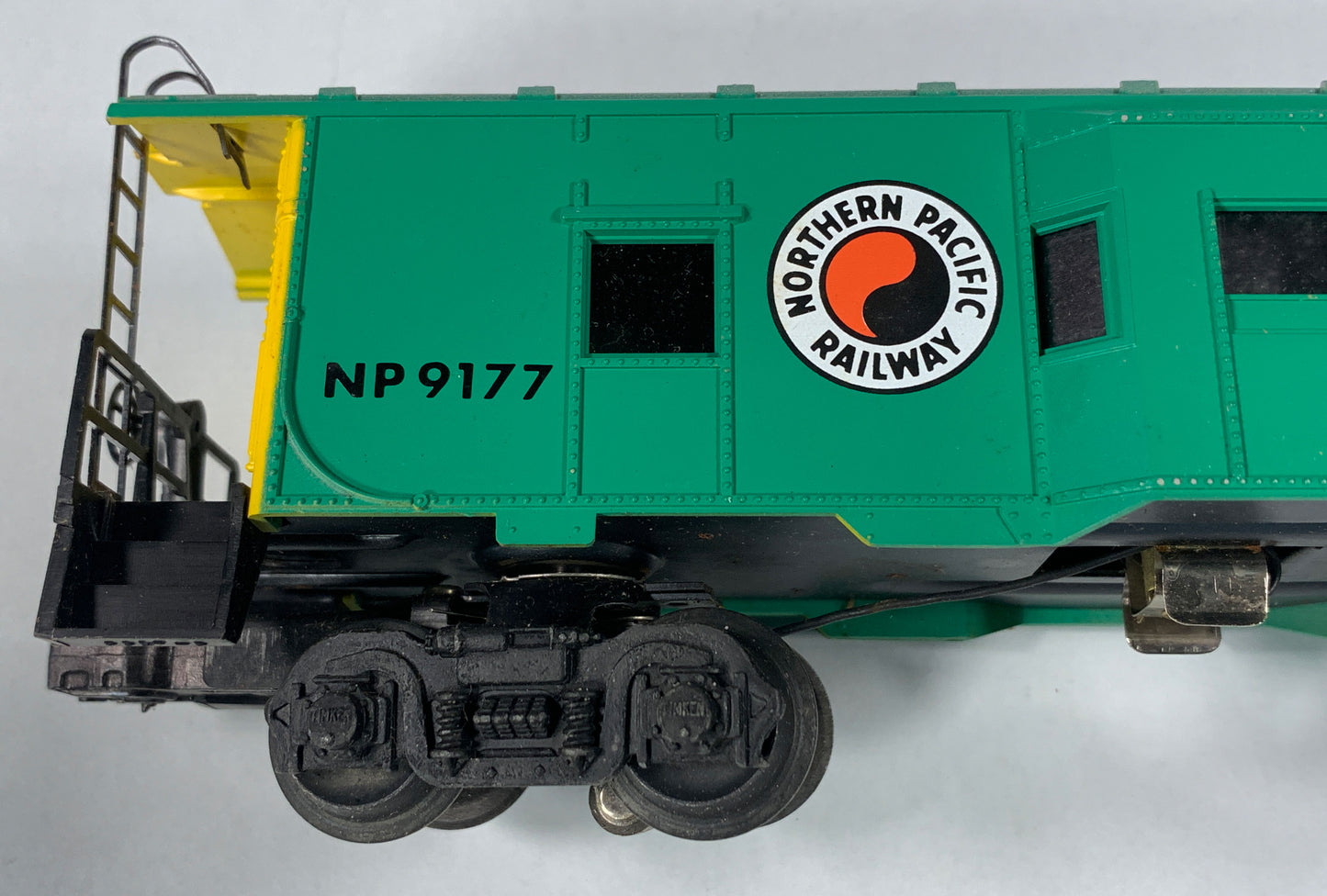 LIONEL • O GAUGE • 1976 Northern Pacific Bay Window Caboose 6-9177 • EX COND