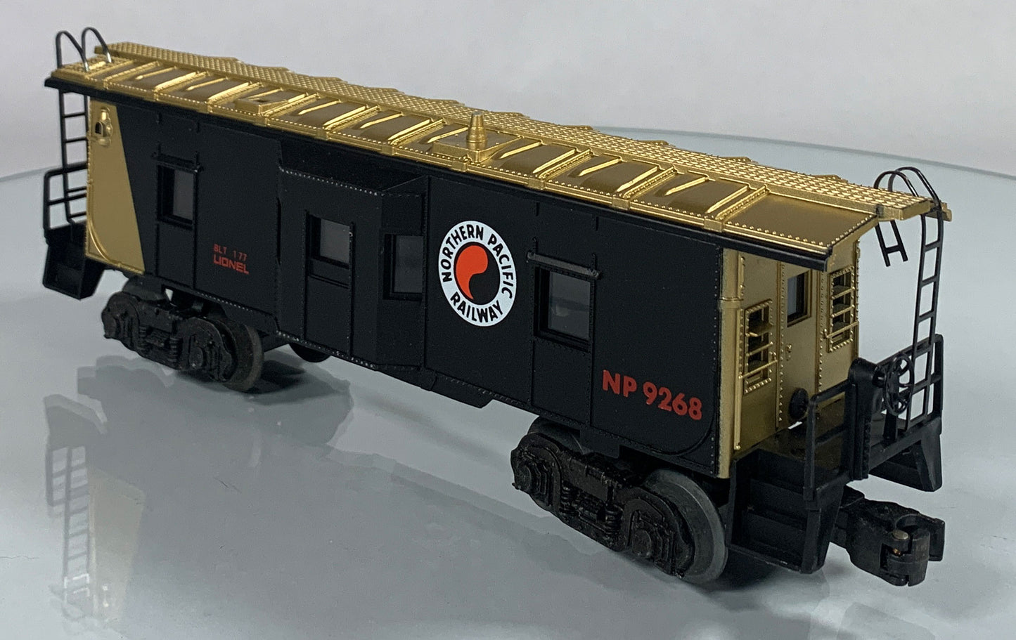 LIONEL • O GAUGE • 1977 Northern Pacific Bay Window Caboose 6-9268 • NEW OLD STOCK