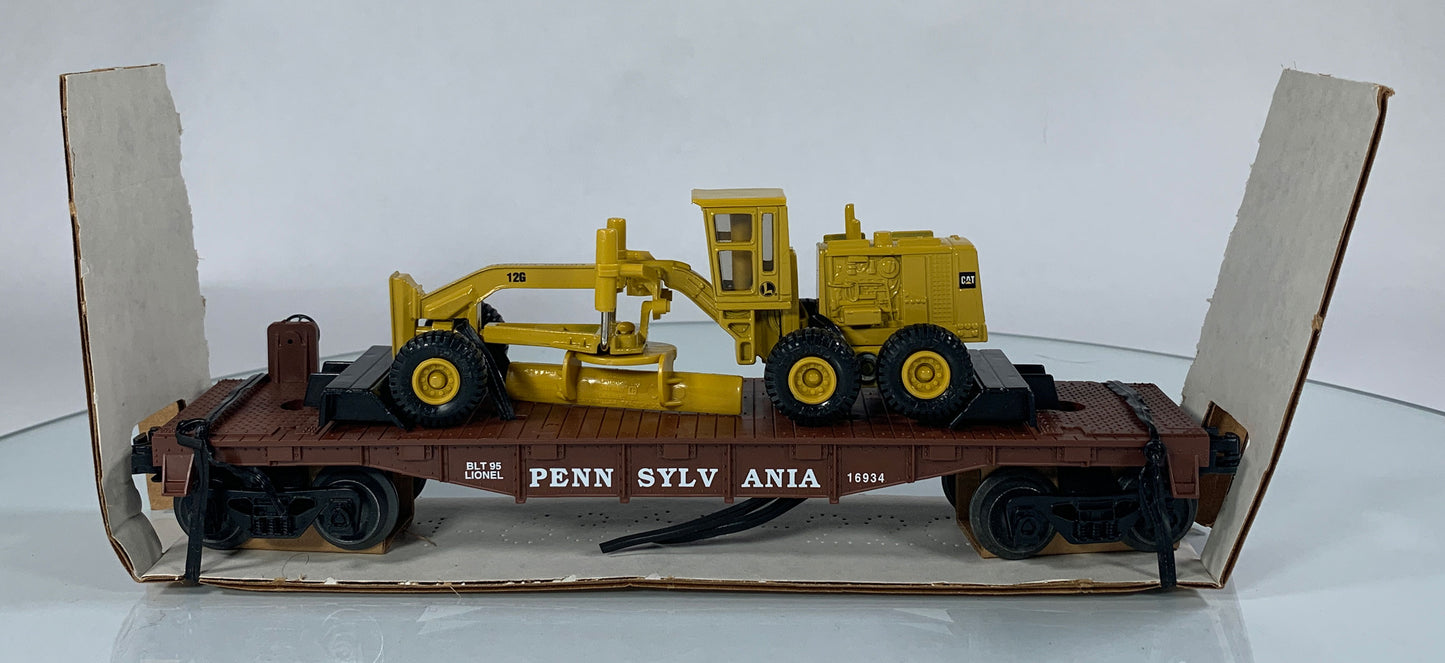 LIONEL • O GAUGE • 1995 Pennsylvania Flatcar w Ertl Grader 6-16934 • NEW OLD STOCK