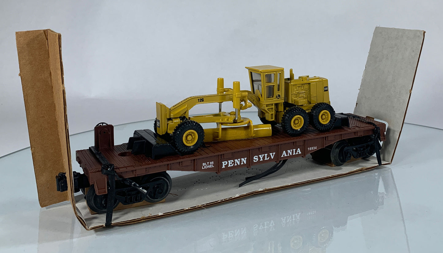 LIONEL • O GAUGE • 1995 Pennsylvania Flatcar w Ertl Grader 6-16934 • NEW OLD STOCK