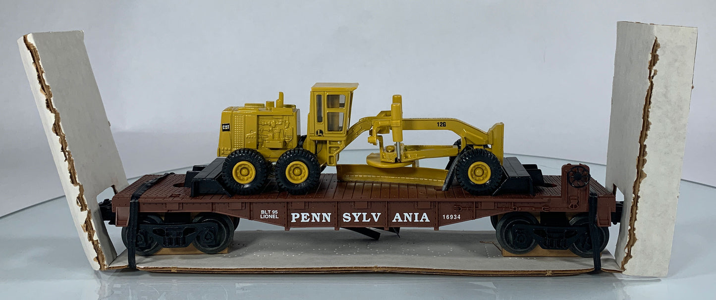 LIONEL • O GAUGE • 1995 Pennsylvania Flatcar w Ertl Grader 6-16934 • NEW OLD STOCK