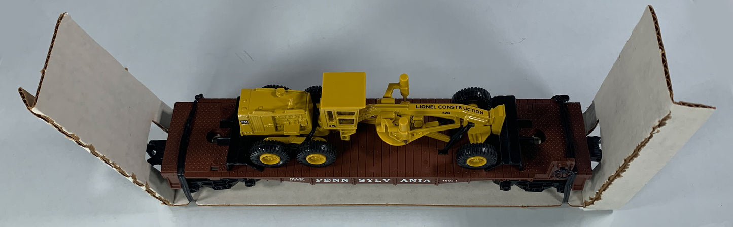 LIONEL • O GAUGE • 1995 Pennsylvania Flatcar w Ertl Grader 6-16934 • NEW OLD STOCK