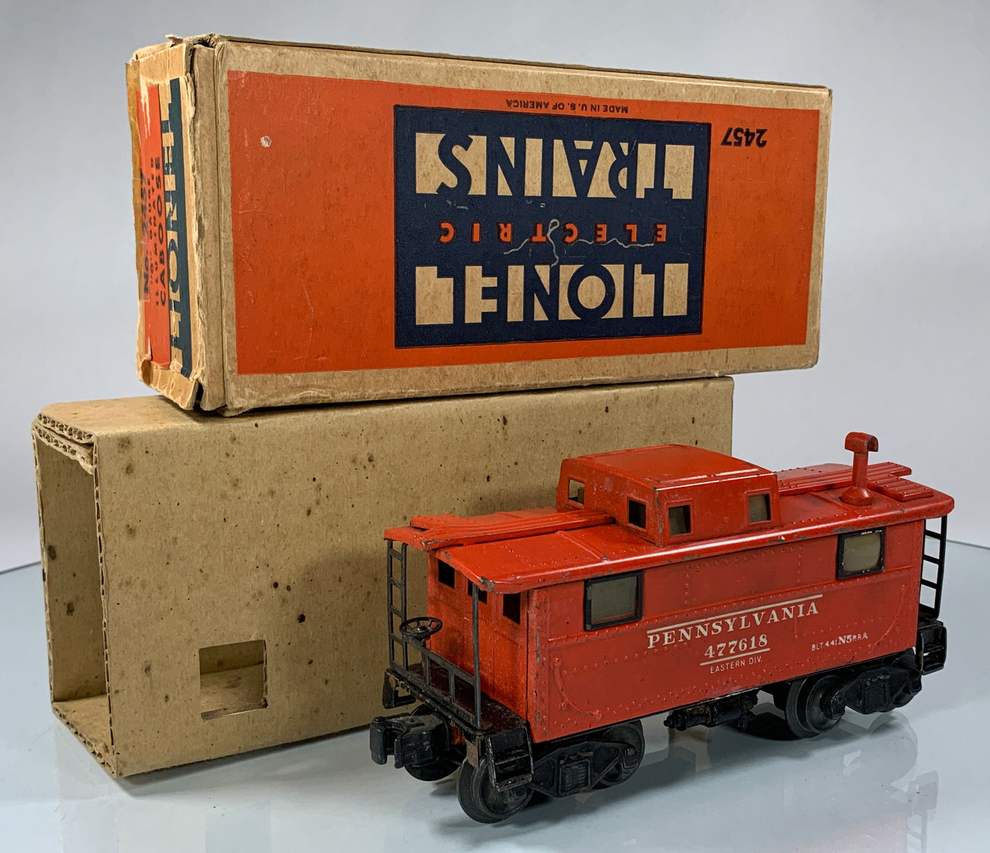 LIONEL • O GAUGE • 1945-1947 Postwar 2457 Illuminated Pennsylvania Caboose • Original Box • GOOD COND