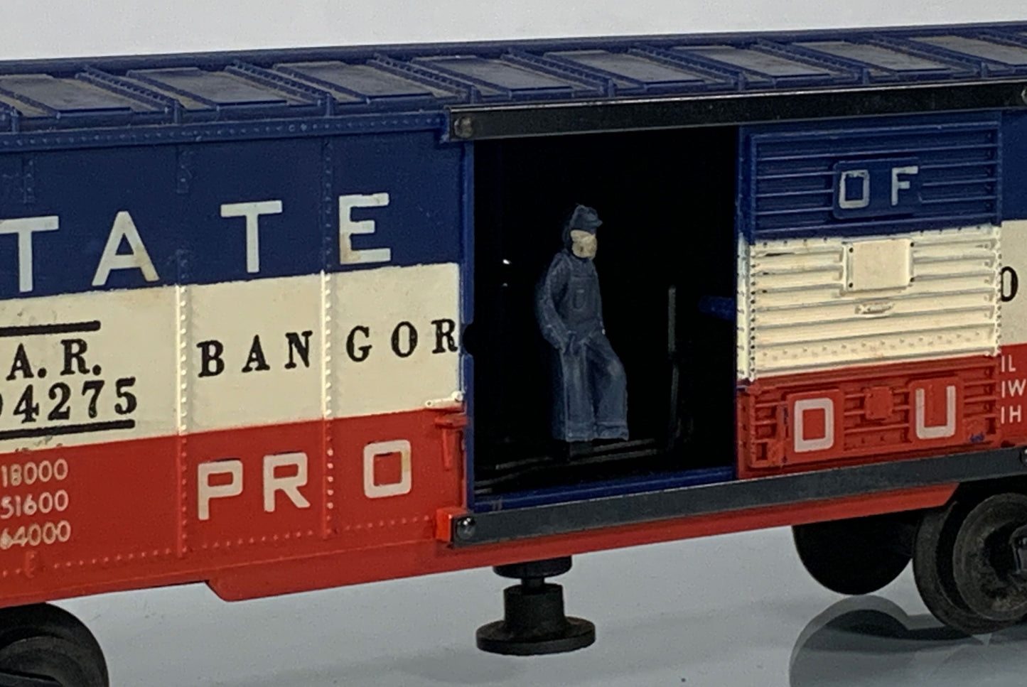 LIONEL • O GAUGE • 1956-1958 Postwar 3494-275 State of Maine Operating Boxcar w Orig Box • EX COND