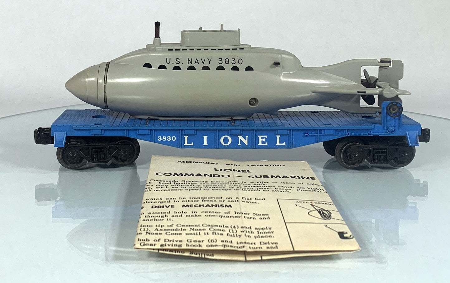 LIONEL • O GAUGE • 1960-1962 Postwar 3830 US Navy Submarine Flat Car w Orig Box • EX COND