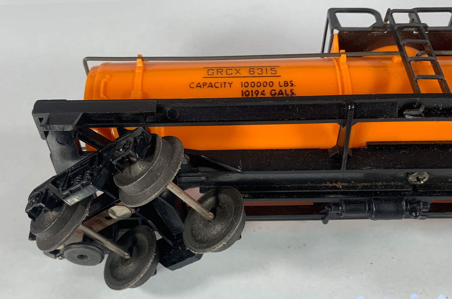 LIONEL • O GAUGE • 1968-1969 Postwar 6315 Lionel Lines Tank Car • Loose • VG COND