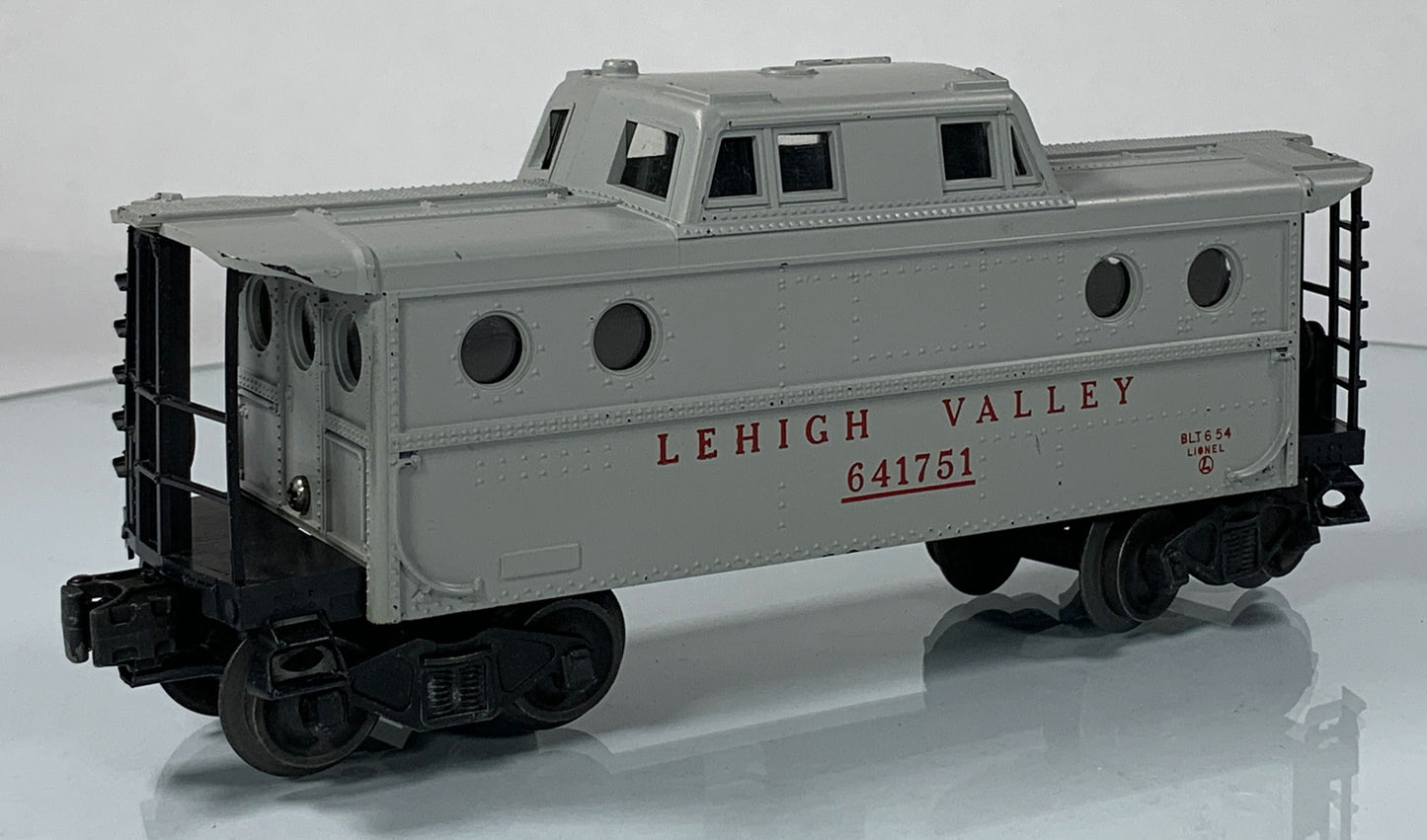 LIONEL • O GAUGE • 1954 Postwar 6417-50 Illuminated Lehigh Valley Caboose • Original Box • EXCELLENT COND