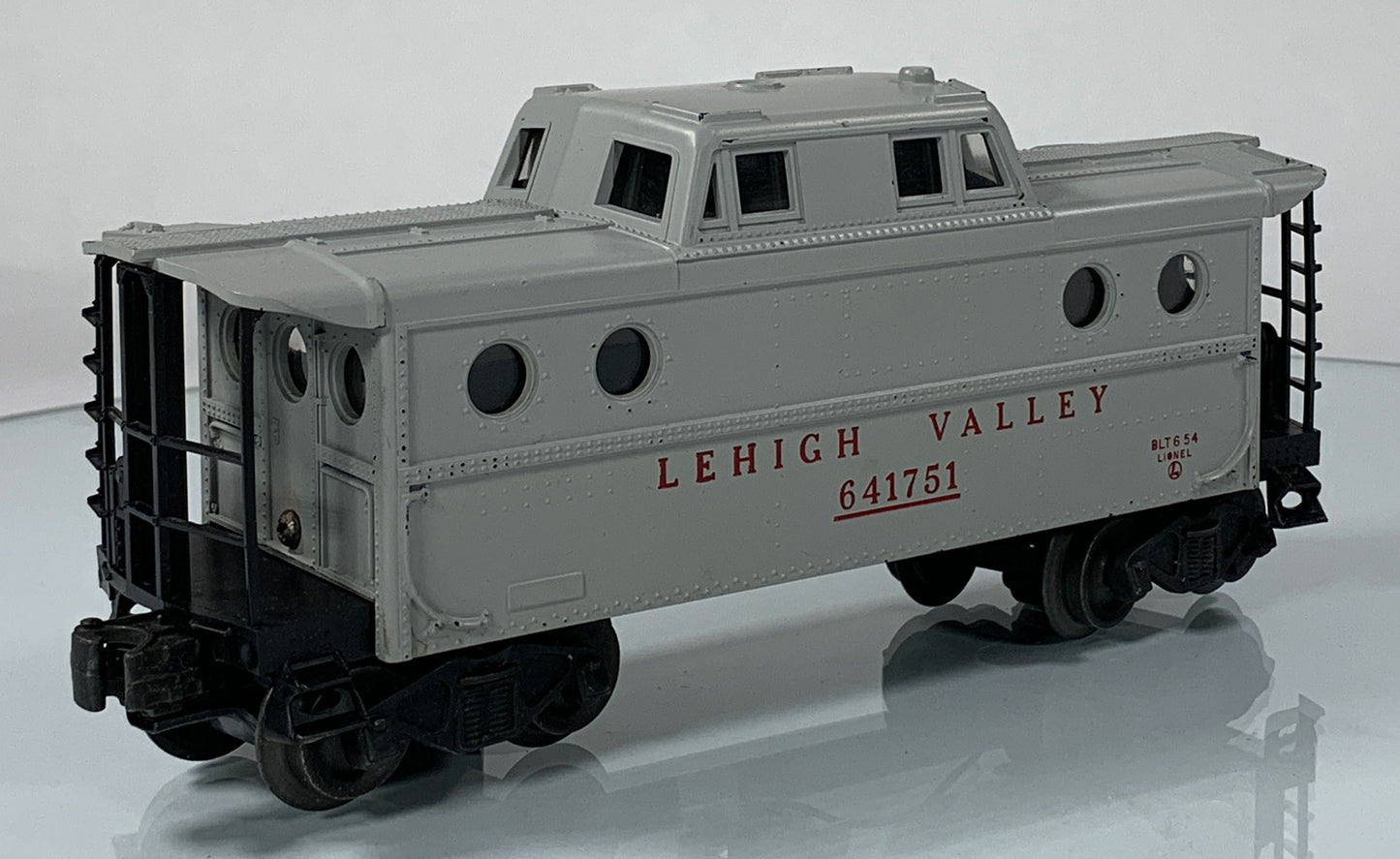 LIONEL • O GAUGE • 1954 Postwar 6417-50 Illuminated Lehigh Valley Caboose • Original Box • EXCELLENT COND