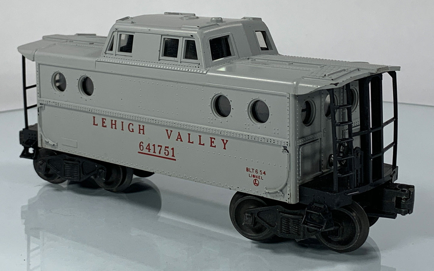 LIONEL • O GAUGE • 1954 Postwar 6417-50 Illuminated Lehigh Valley Caboose • Original Box • EXCELLENT COND