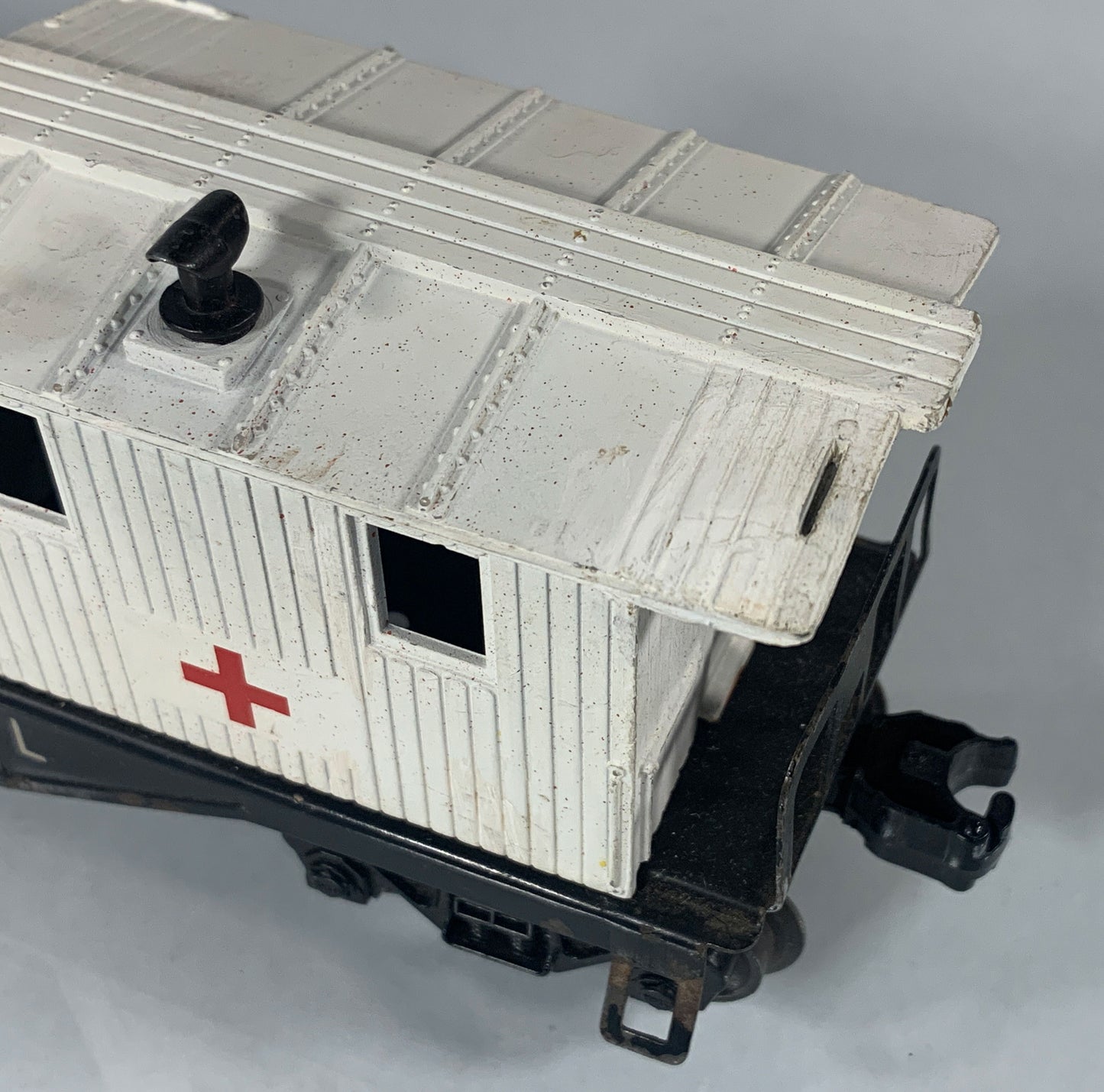 LIONEL • O GAUGE • 1959-1961 Postwar 6814 Rescue Unit Medical Work Caboose • FAIR COND